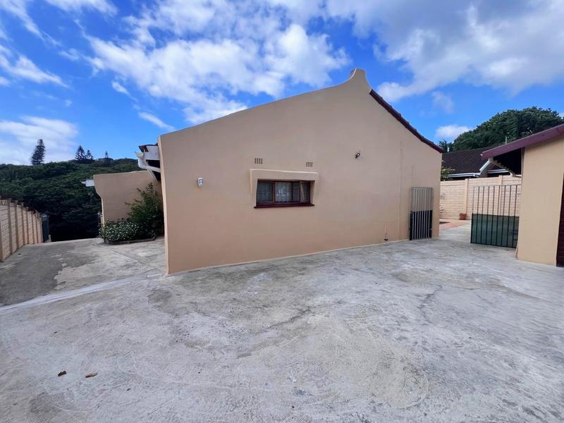 6 Bedroom Property for Sale in Port Edward KwaZulu-Natal