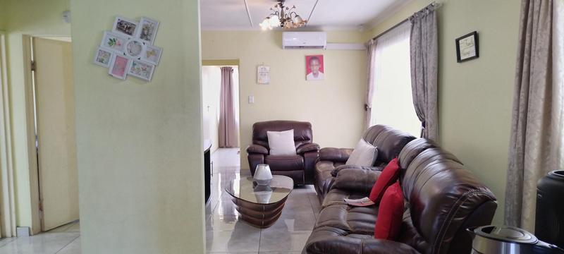 5 Bedroom Property for Sale in Newlands West KwaZulu-Natal