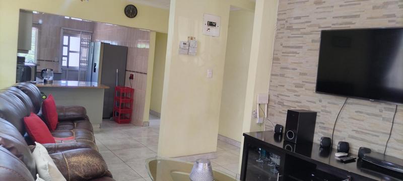 5 Bedroom Property for Sale in Newlands West KwaZulu-Natal