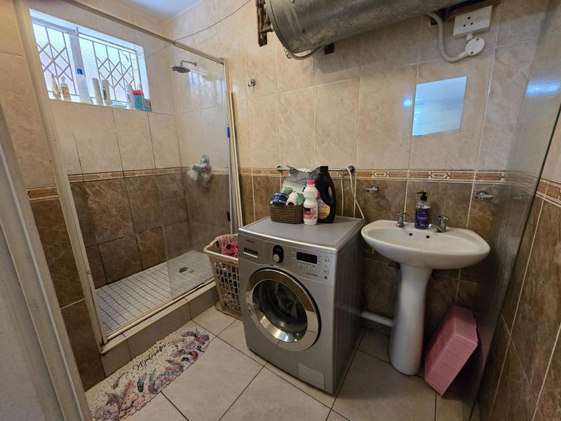 1 Bedroom Property for Sale in Overport KwaZulu-Natal