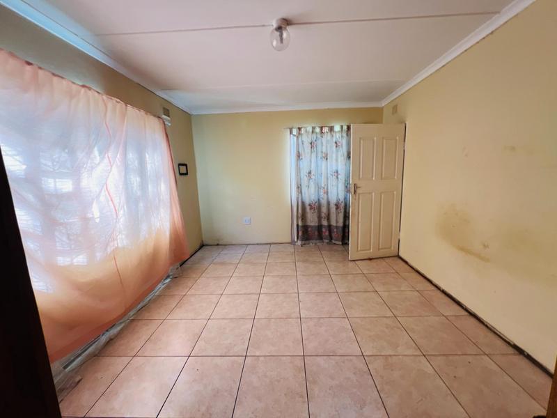 3 Bedroom Property for Sale in Umlazi KwaZulu-Natal