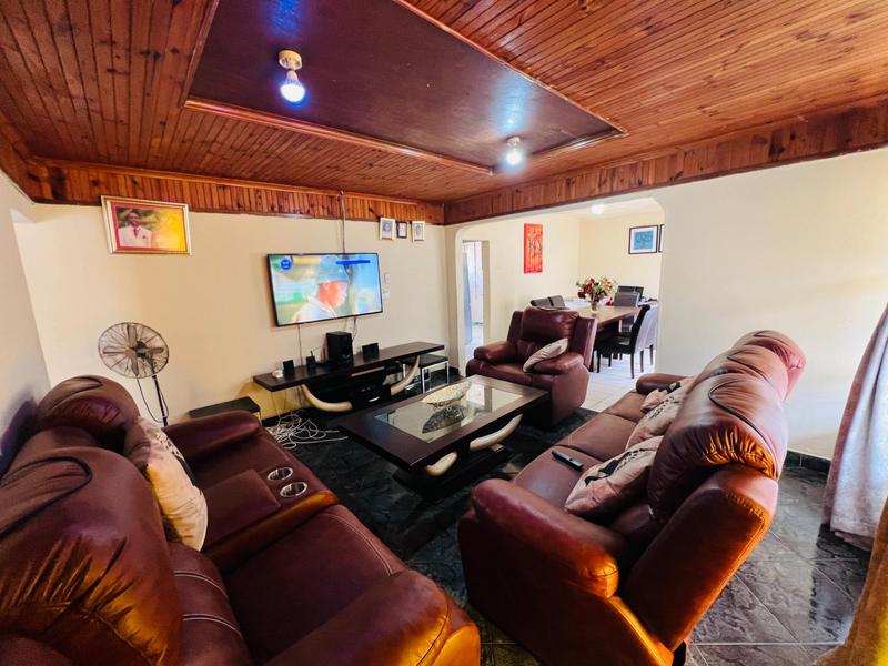 3 Bedroom Property for Sale in Umlazi KwaZulu-Natal