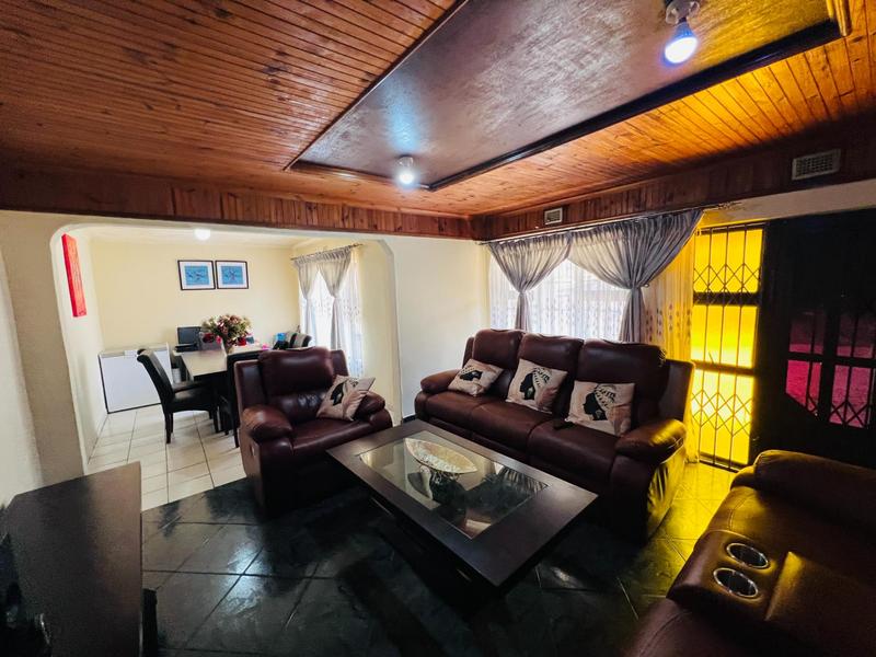 3 Bedroom Property for Sale in Umlazi KwaZulu-Natal