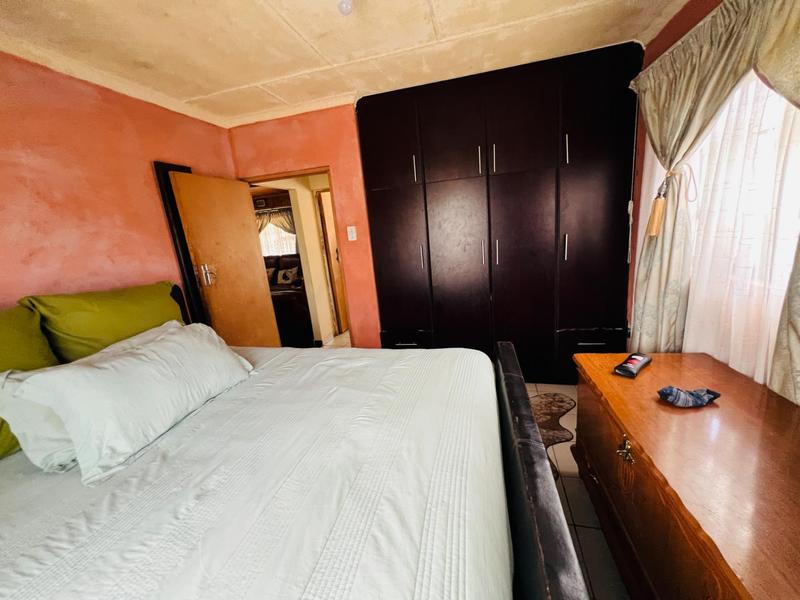 3 Bedroom Property for Sale in Umlazi KwaZulu-Natal