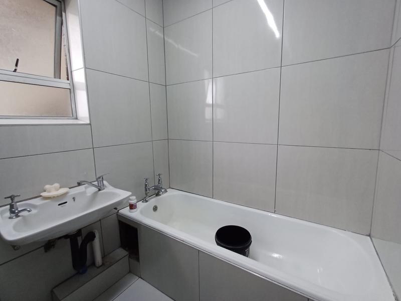 To Let 1 Bedroom Property for Rent in Esplanade KwaZulu-Natal