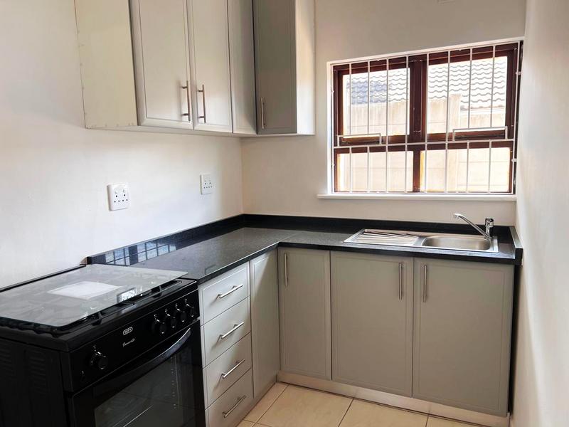 To Let 2 Bedroom Property for Rent in Uvongo KwaZulu-Natal