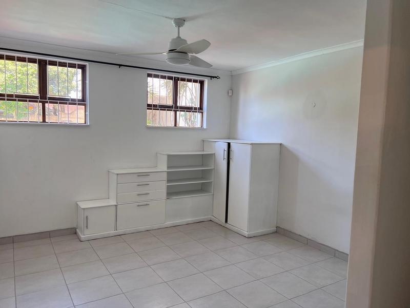 To Let 2 Bedroom Property for Rent in Uvongo KwaZulu-Natal