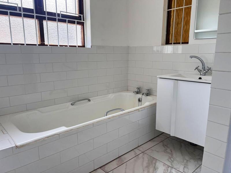 To Let 2 Bedroom Property for Rent in Uvongo KwaZulu-Natal