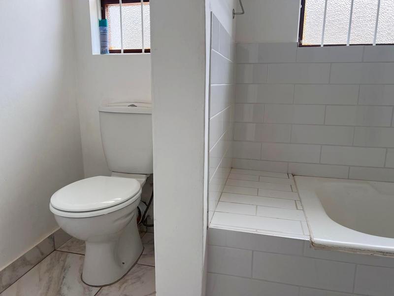 To Let 2 Bedroom Property for Rent in Uvongo KwaZulu-Natal