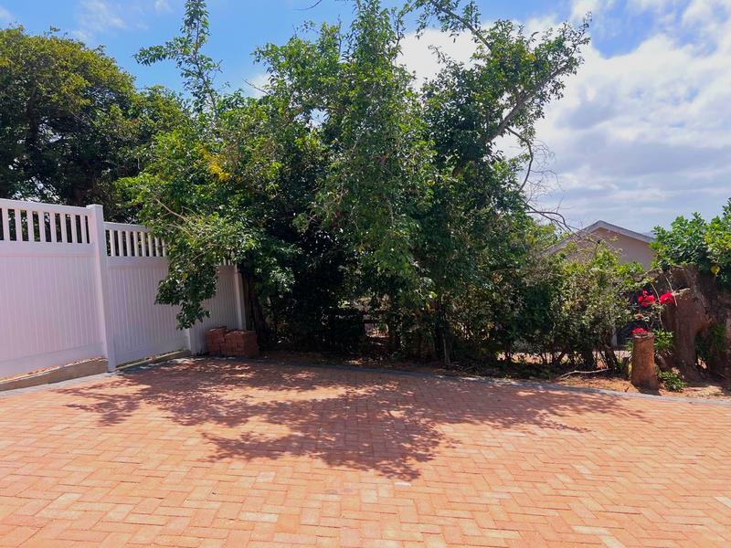 To Let 2 Bedroom Property for Rent in Uvongo KwaZulu-Natal