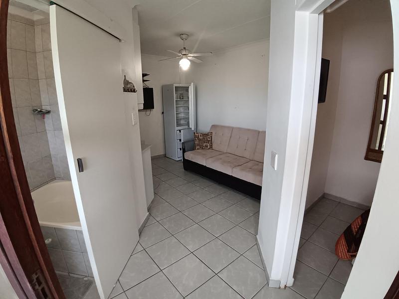 2 Bedroom Property for Sale in Uvongo Beach KwaZulu-Natal