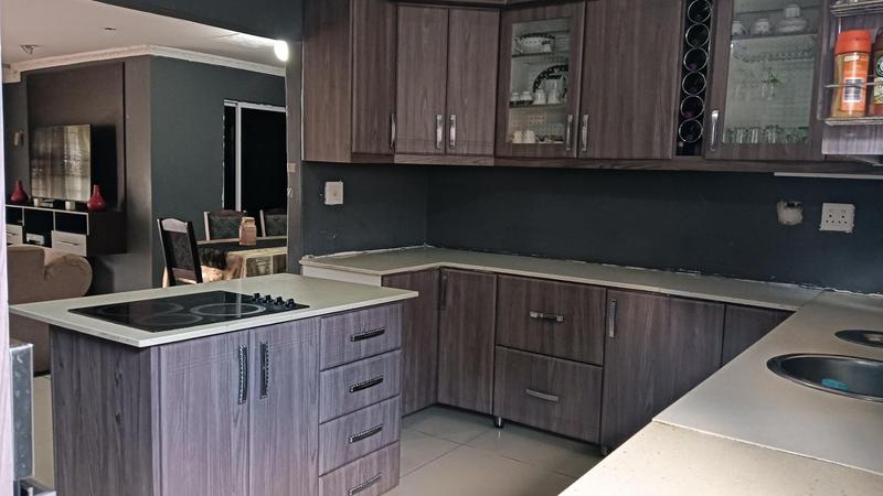 3 Bedroom Property for Sale in Savannah Park KwaZulu-Natal