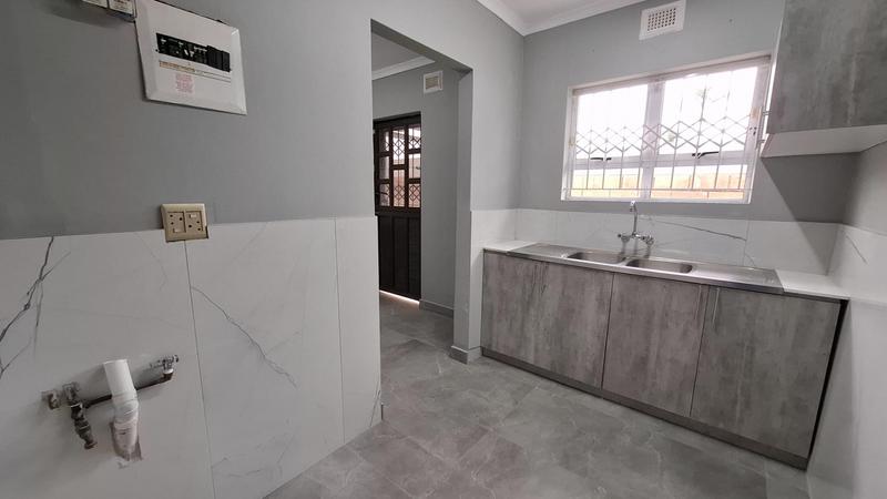 To Let 4 Bedroom Property for Rent in Sherwood KwaZulu-Natal