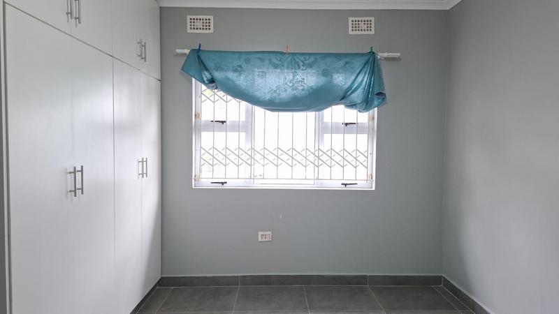 To Let 4 Bedroom Property for Rent in Sherwood KwaZulu-Natal