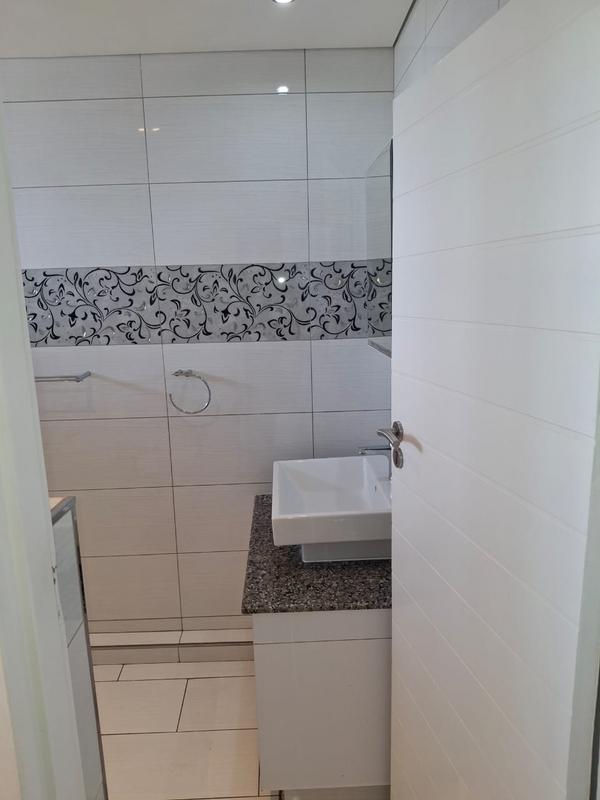 To Let 2 Bedroom Property for Rent in Windermere KwaZulu-Natal