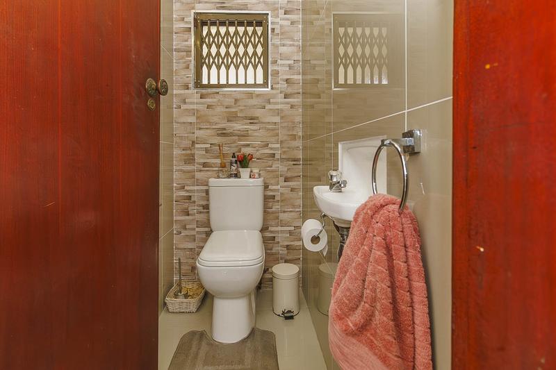 6 Bedroom Property for Sale in Reservoir Hills KwaZulu-Natal