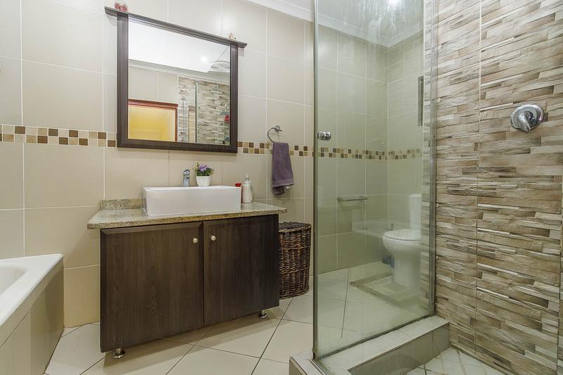 6 Bedroom Property for Sale in Reservoir Hills KwaZulu-Natal