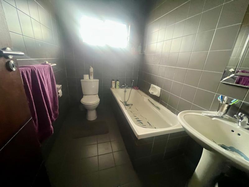 4 Bedroom Property for Sale in Reservoir Hills KwaZulu-Natal