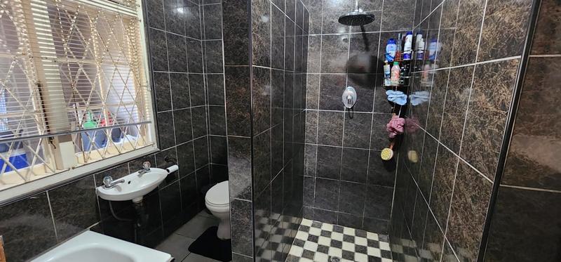 5 Bedroom Property for Sale in Umkomaas KwaZulu-Natal