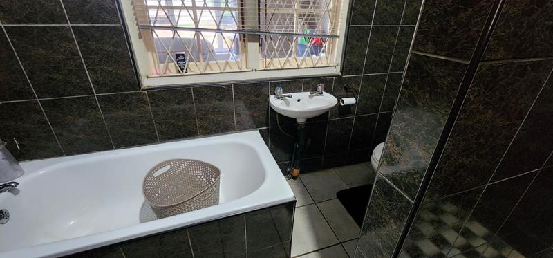 5 Bedroom Property for Sale in Umkomaas KwaZulu-Natal