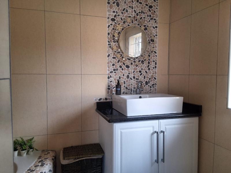 6 Bedroom Property for Sale in Escombe KwaZulu-Natal