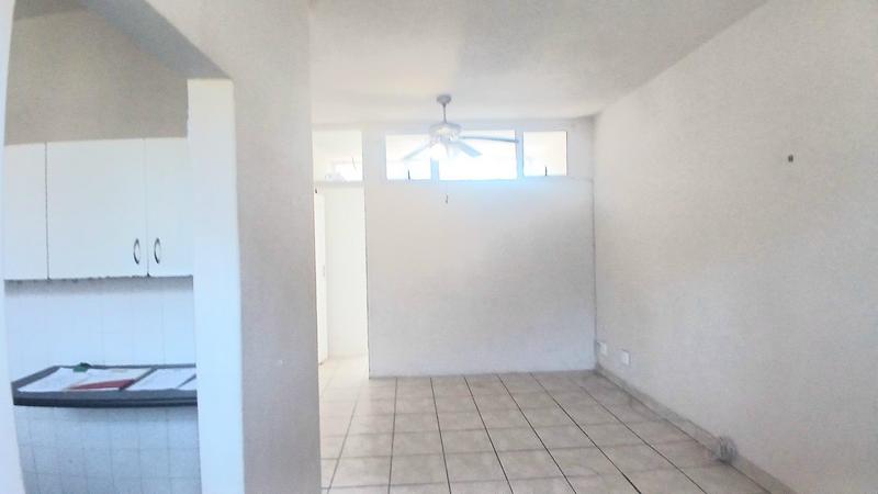 1 Bedroom Property for Sale in Montclair KwaZulu-Natal