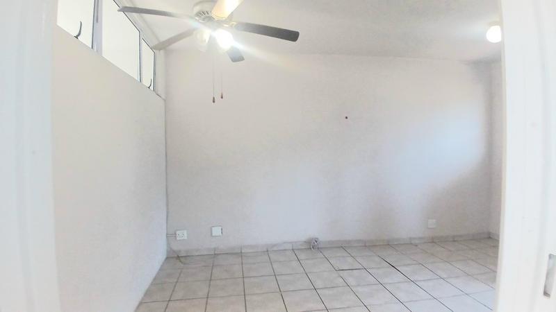 1 Bedroom Property for Sale in Montclair KwaZulu-Natal