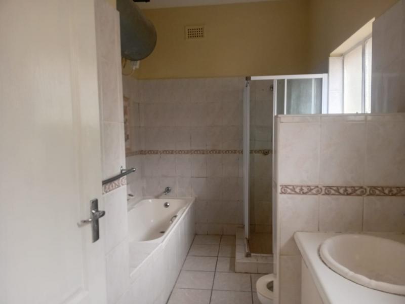 To Let 2 Bedroom Property for Rent in Uvongo KwaZulu-Natal