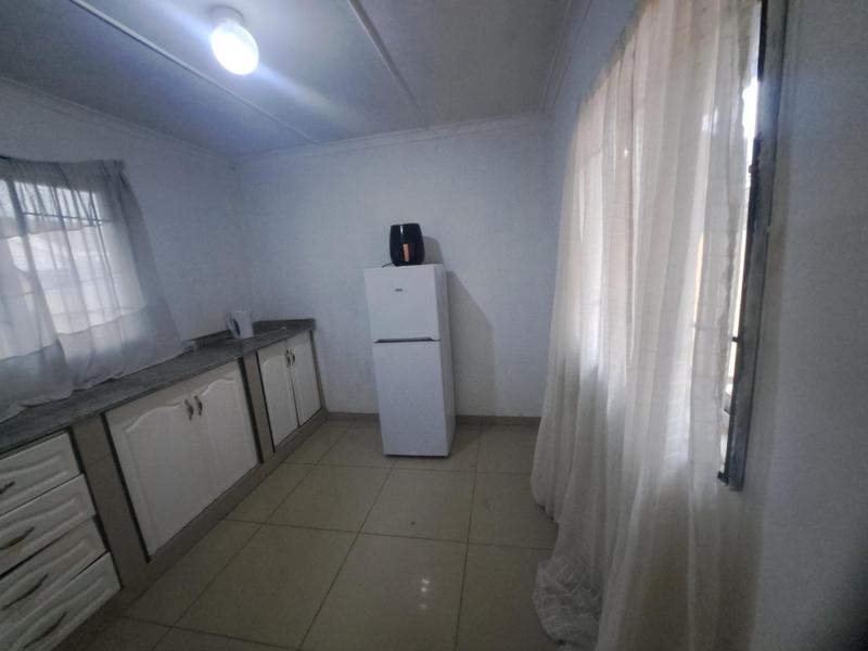 To Let 1 Bedroom Property for Rent in Palmview KwaZulu-Natal