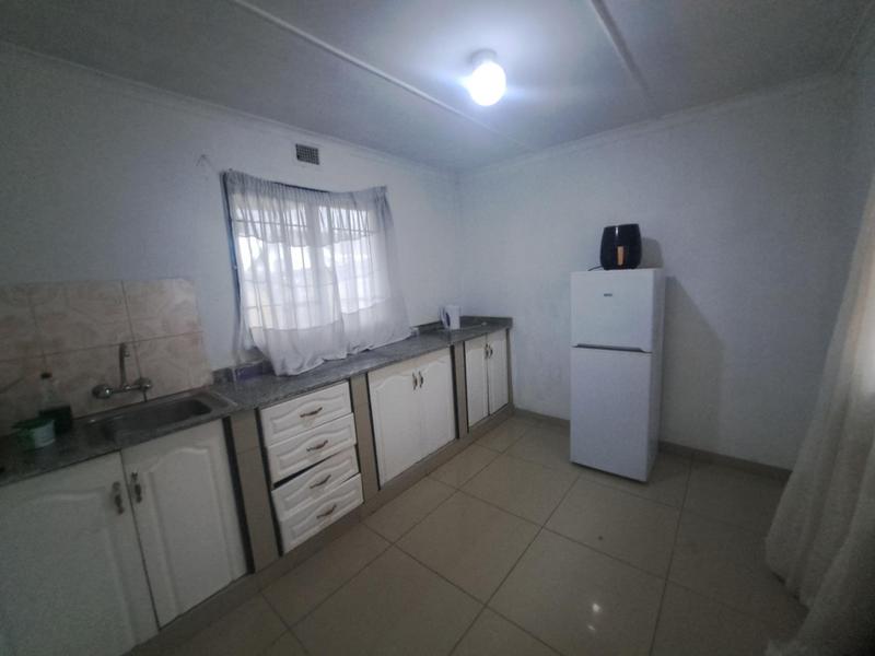 To Let 1 Bedroom Property for Rent in Palmview KwaZulu-Natal