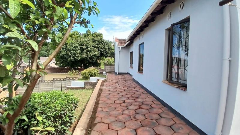4 Bedroom Property for Sale in Umlazi KwaZulu-Natal
