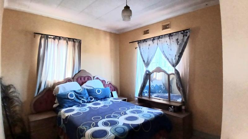 4 Bedroom Property for Sale in Umlazi KwaZulu-Natal