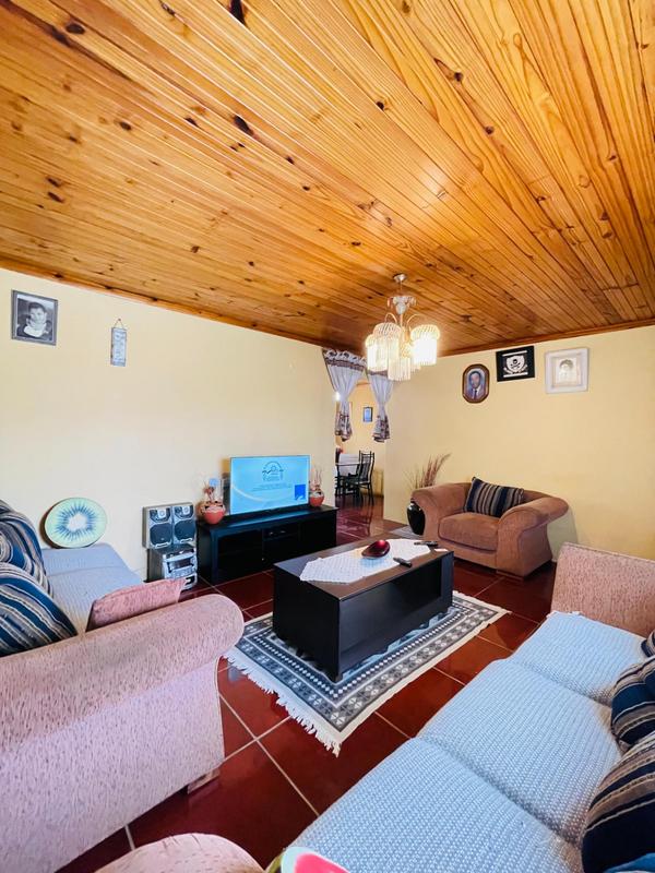 4 Bedroom Property for Sale in Umlazi KwaZulu-Natal