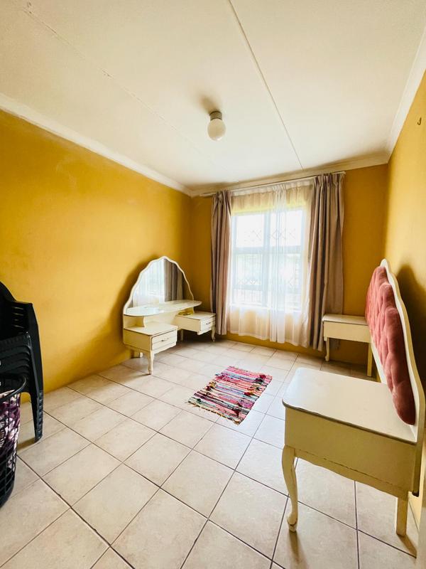 4 Bedroom Property for Sale in Umlazi KwaZulu-Natal