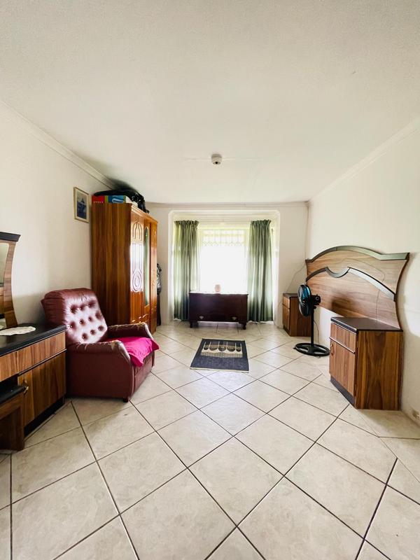 4 Bedroom Property for Sale in Umlazi KwaZulu-Natal