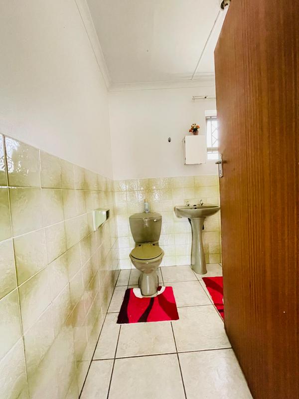 4 Bedroom Property for Sale in Umlazi KwaZulu-Natal