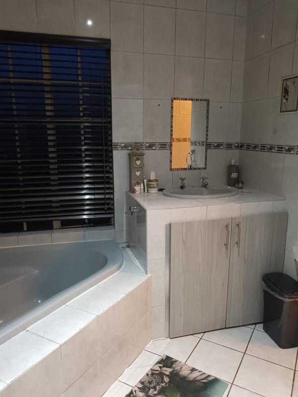 3 Bedroom Property for Sale in Westbrook KwaZulu-Natal