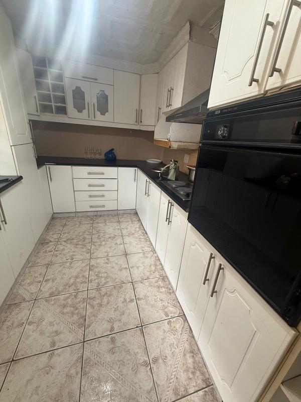 4 Bedroom Property for Sale in Umlazi KwaZulu-Natal