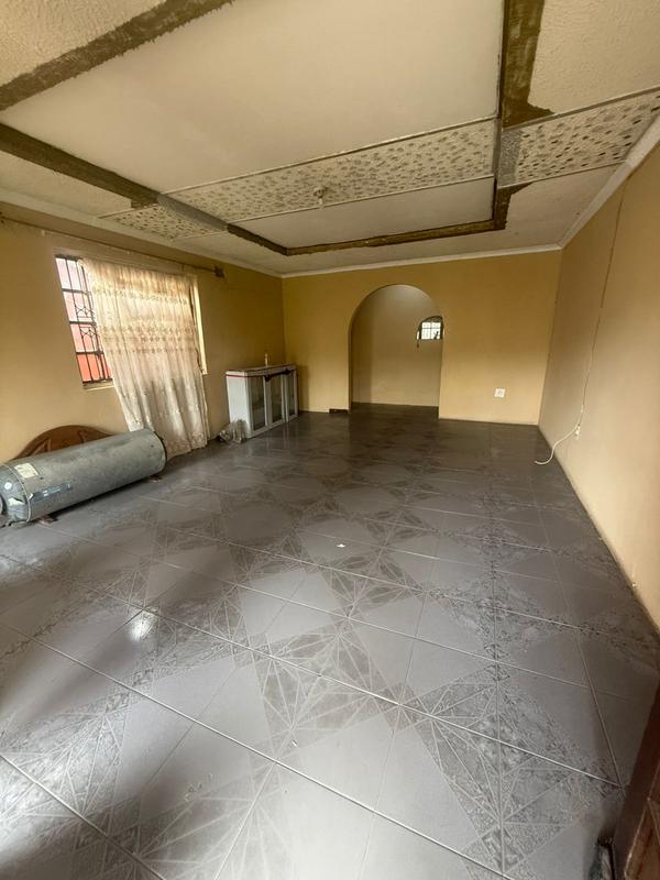 4 Bedroom Property for Sale in Umlazi KwaZulu-Natal