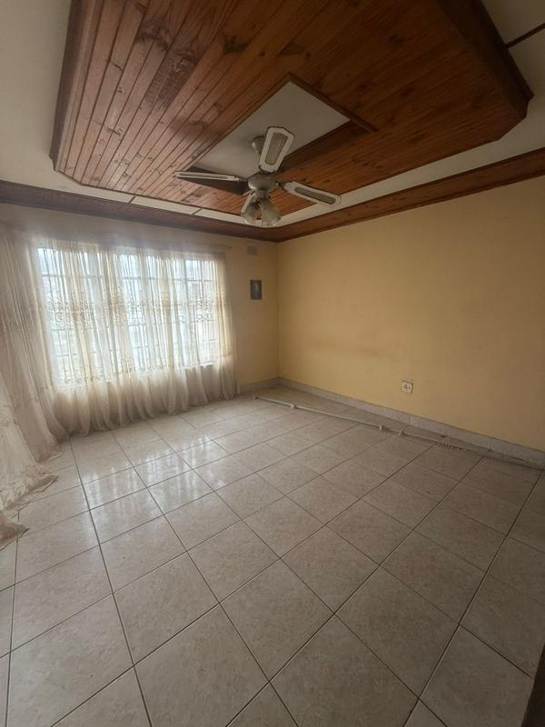 4 Bedroom Property for Sale in Umlazi KwaZulu-Natal