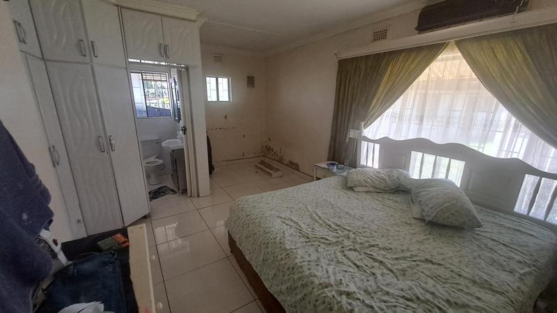 5 Bedroom Property for Sale in Sea View KwaZulu-Natal