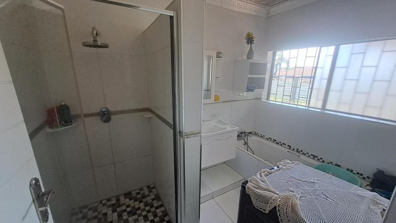 5 Bedroom Property for Sale in Sea View KwaZulu-Natal