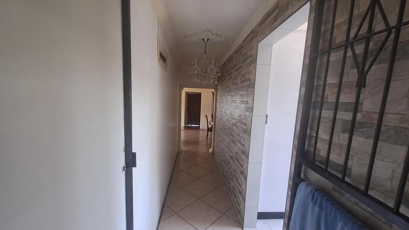5 Bedroom Property for Sale in Sea View KwaZulu-Natal