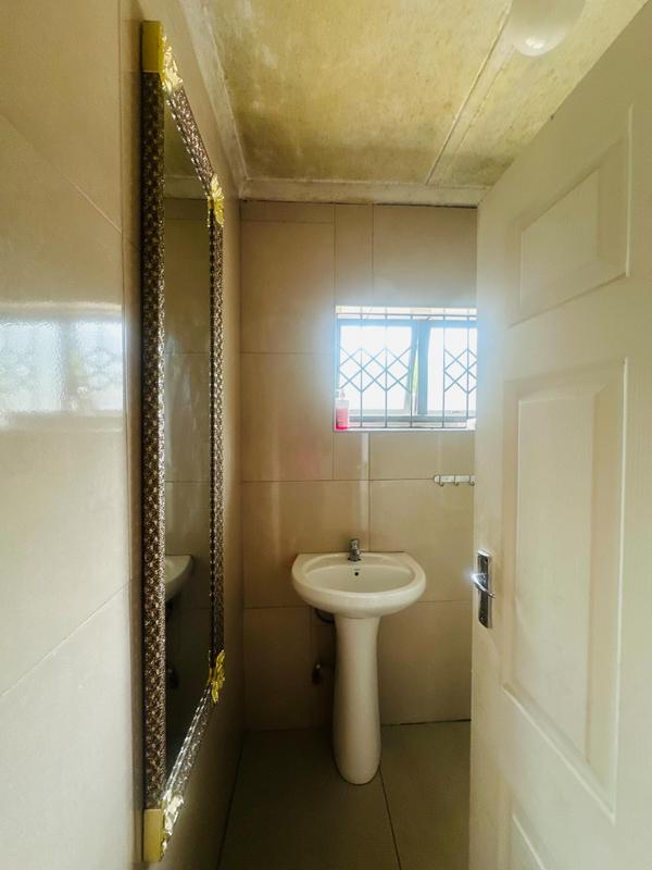 To Let 2 Bedroom Property for Rent in Montclair KwaZulu-Natal