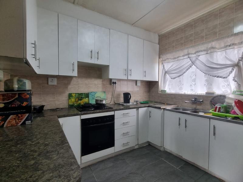 5 Bedroom Property for Sale in Sea View KwaZulu-Natal