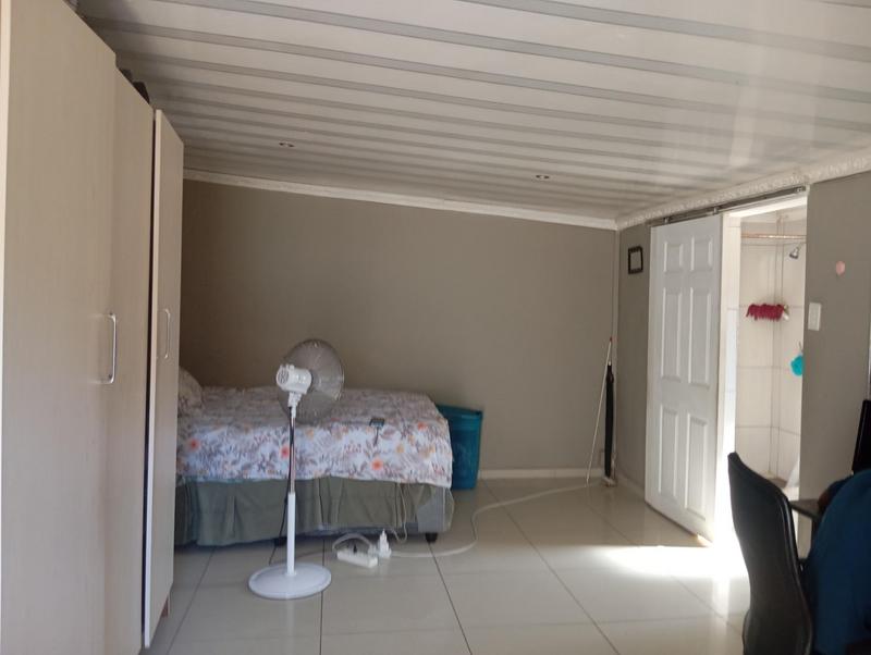 To Let 1 Bedroom Property for Rent in Manors KwaZulu-Natal