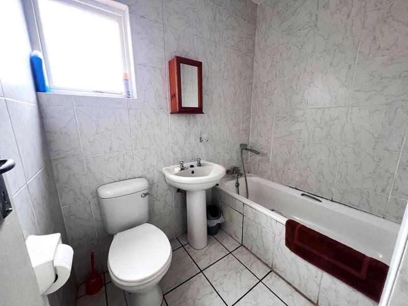 To Let 2 Bedroom Property for Rent in Margate KwaZulu-Natal