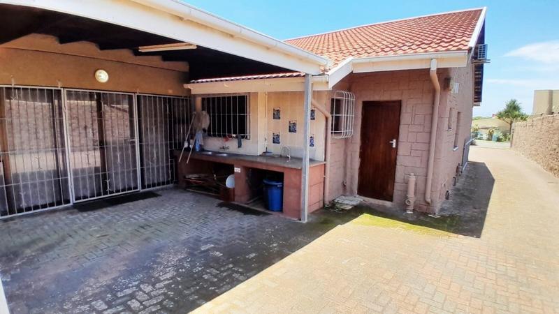 6 Bedroom Property for Sale in Shelly Beach KwaZulu-Natal
