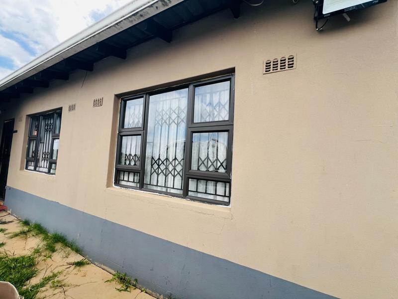 3 Bedroom Property for Sale in Umlazi KwaZulu-Natal