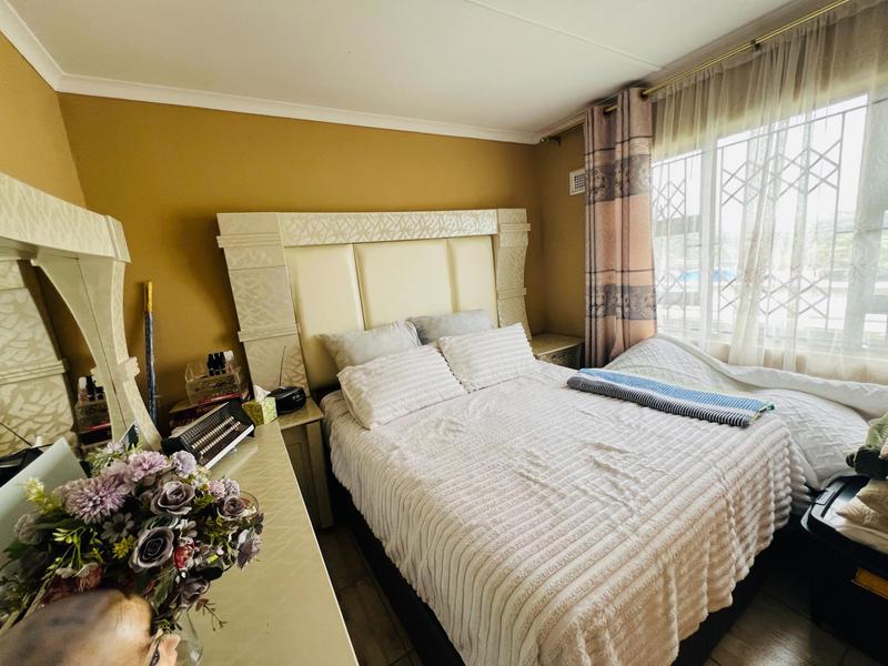 3 Bedroom Property for Sale in Umlazi KwaZulu-Natal